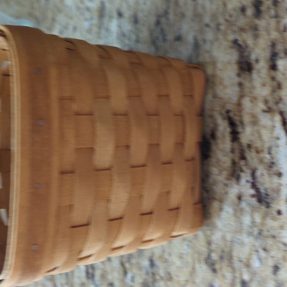 Longaberger Tissue Box With Lid - Picture 4 of 10